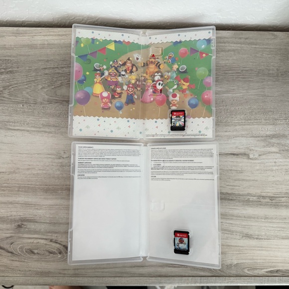 Nintendo Switch w/ Original Box & items Red and Blue Joy-Cons+Case and Two Games - Picture 16 of 16